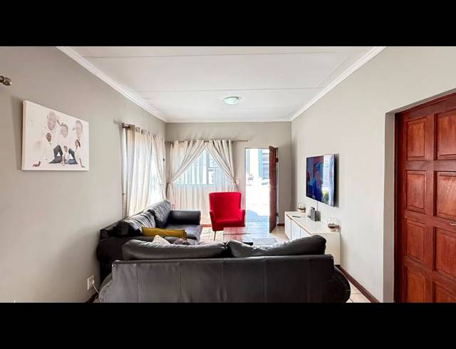 3 BEDROOM TOWNHOUSE FOR SALE IN SAGEWOOD